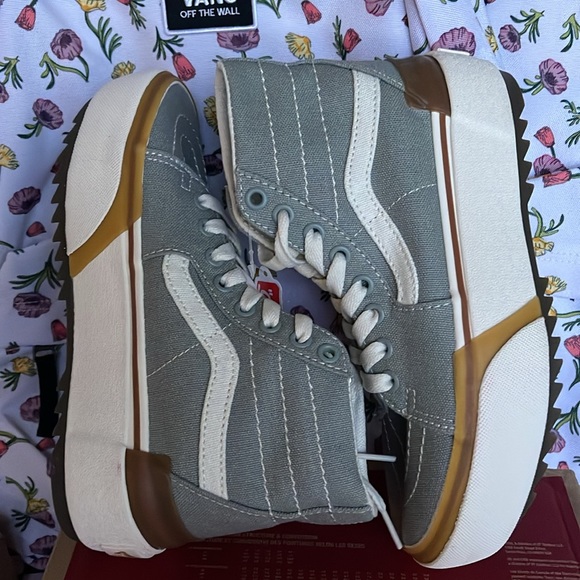 Vans WMNS Sk8-Hi Tapered
Canvas Green Milieu
VN0005U2VV2
Platforms Sneakers - Picture 12 of 16